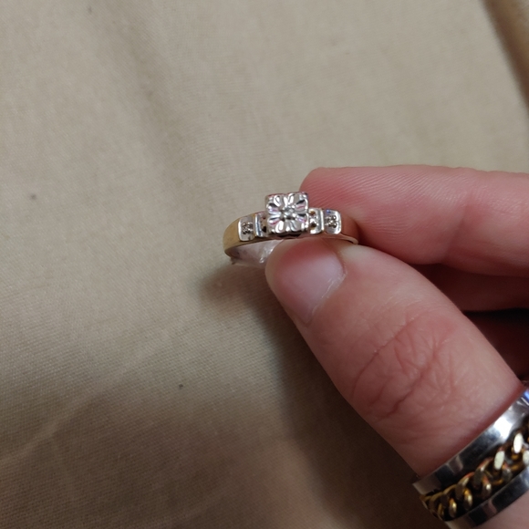 10k gold ring,size 8 to 9 - Picture 8 of 8